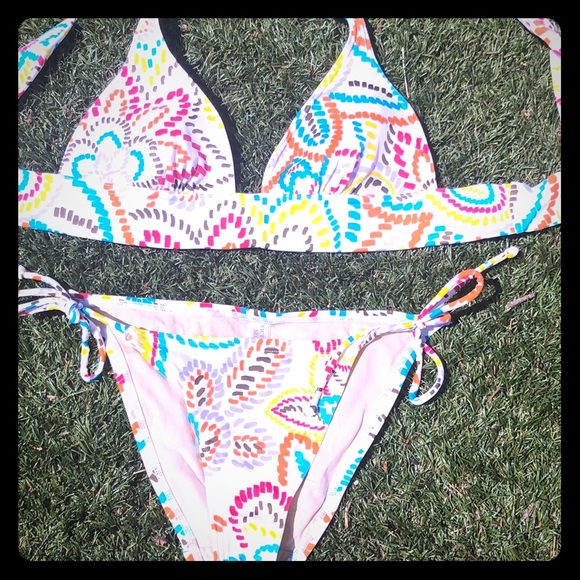 Victoria’s Secret halter bikini - Picture 1 of 7